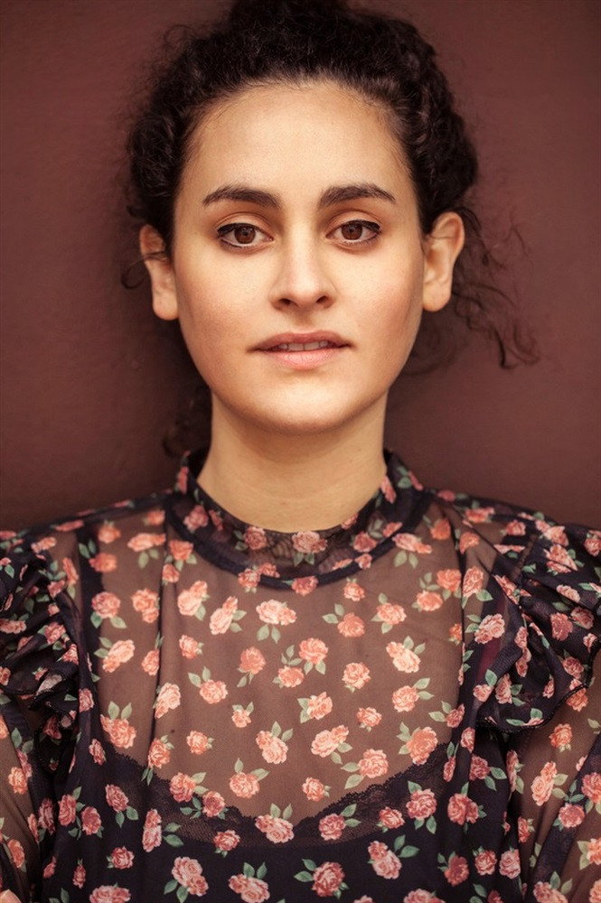 Yaël Dyens as Djouhra in Dans l'arbre