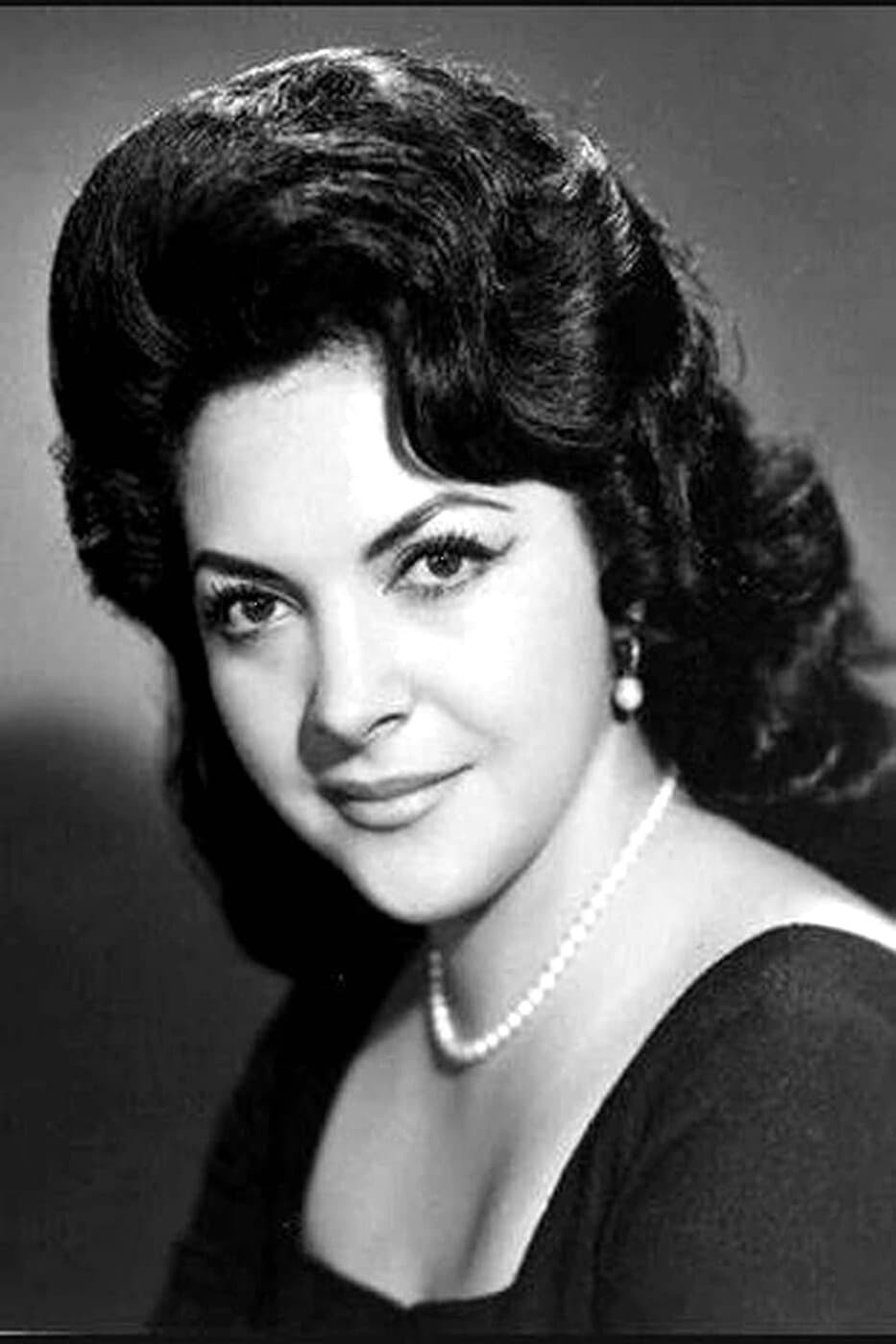 Carmelita González as Laura in Venganza en el circo