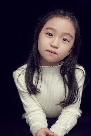 Joo Ye-rim as Yu-jin in The House of Us