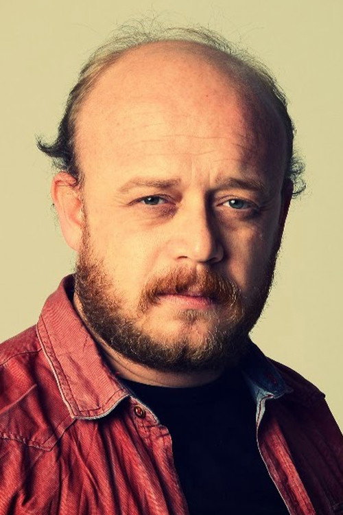 Beyti Engin as Vahdi in Fırıncının Karısı