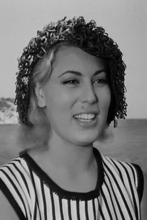 Χριστίνα Αποστόλου as Mary in Οι κατεργάρηδες
