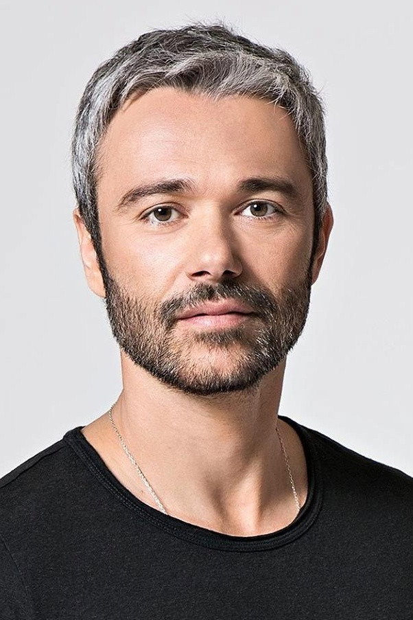Ângelo Paes Leme as Salomão in Sem Volta