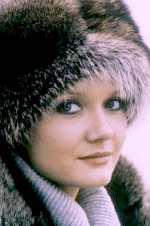 Mimi Coutelier as Cléopâtre in Quarter to Two Before Jesus Christ