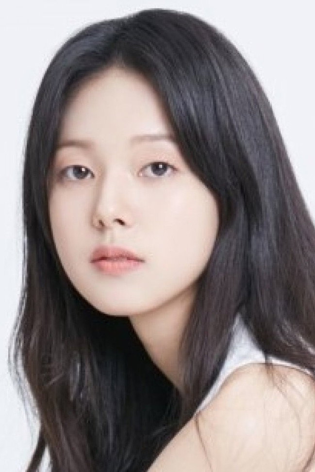 장세림 as Eun-chae in Extreme Festival