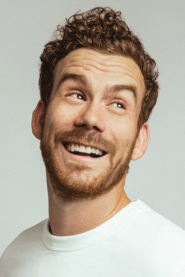 Alexandre Bisaillon as Self - Host in Humour local