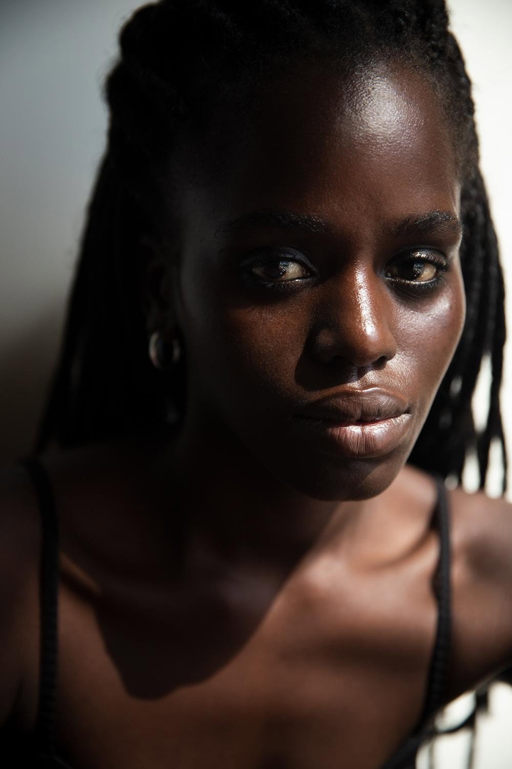 Djucu Dabo as Bárbara in Submission