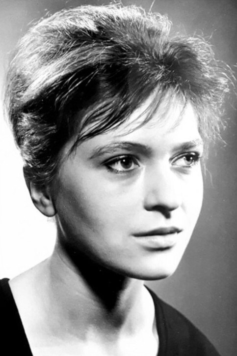 Zuzana Fišárková as Lenka in The Day the Tree Blooms