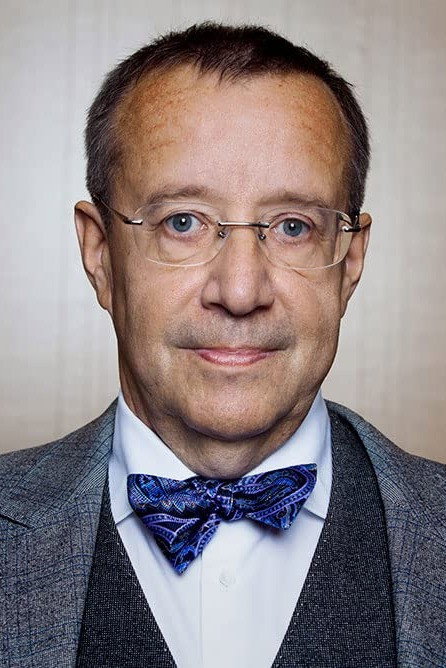 Toomas Hendrik Ilves as Self in Outlaw