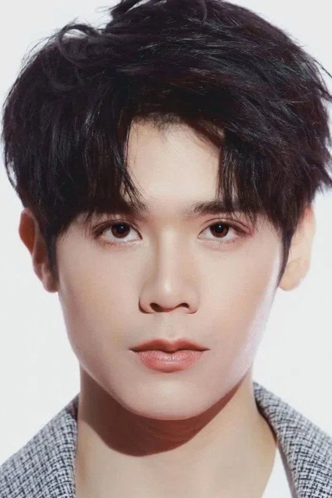 วสุธร ชัยจินดา as Tongrak in Love Sea