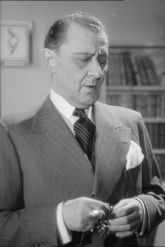 Jean Aymé as Adrien, le valet de chambre in Lady Killer