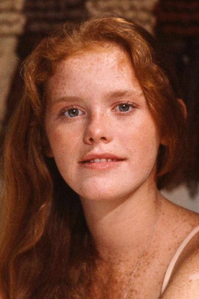 Kristen Vigard as Lynne Peterson in License to Kill