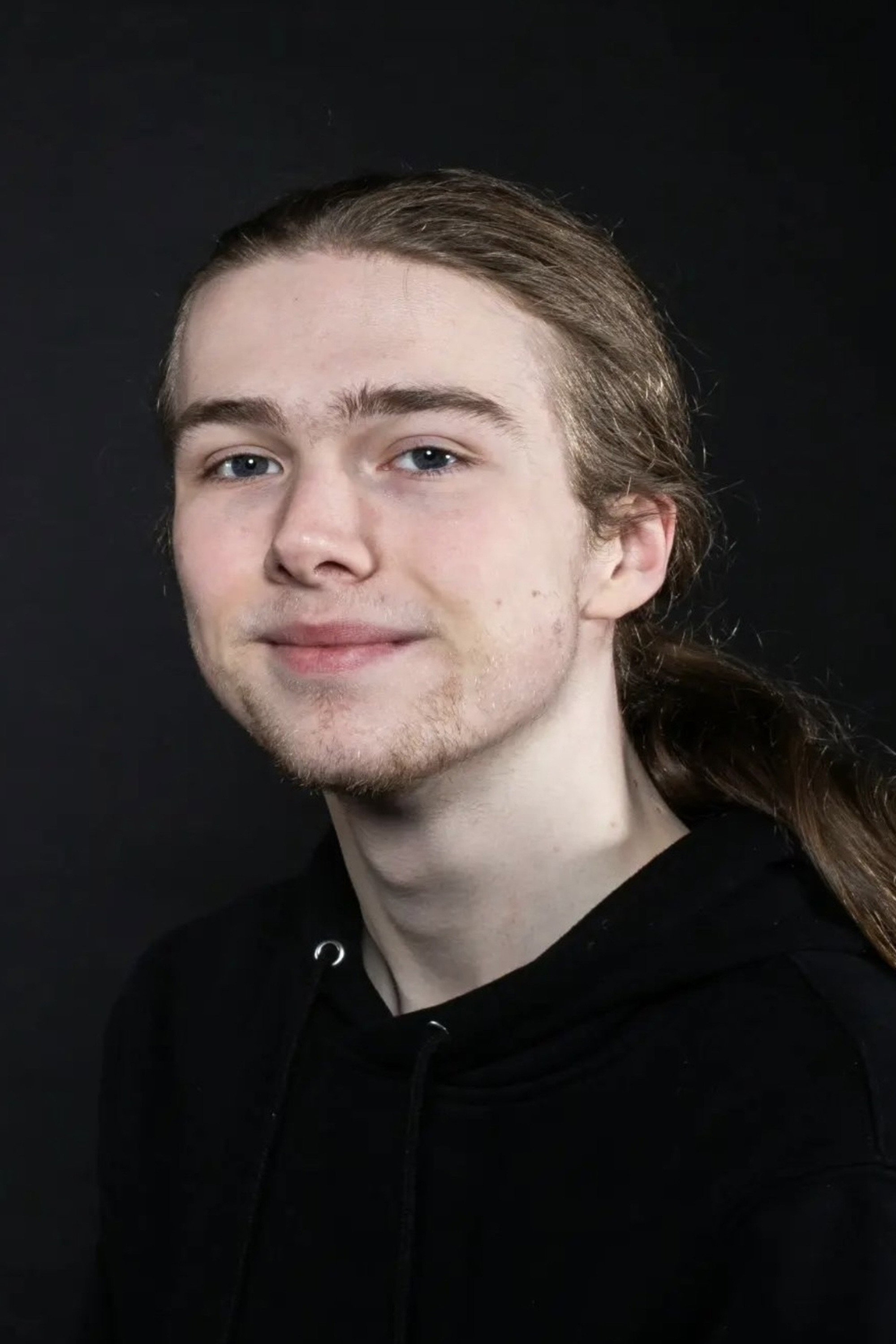 Thomas Chatterton as Jordan / Future Jordan in Mind Games