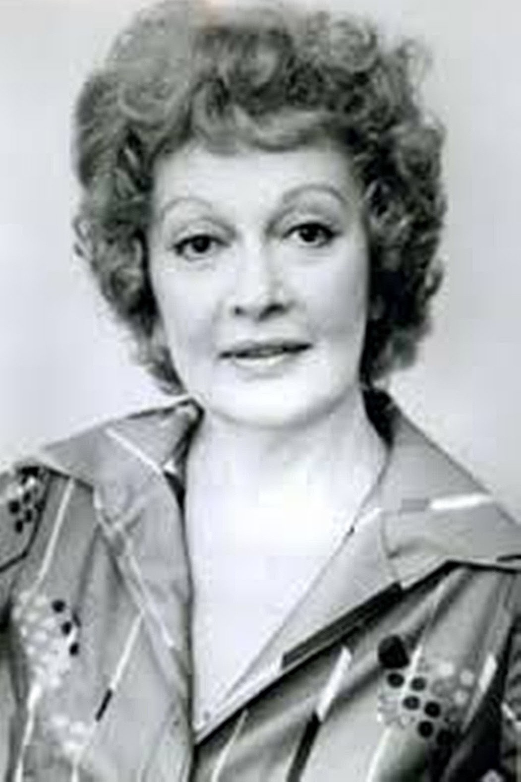 Golde Flami as Silvana in Amorina