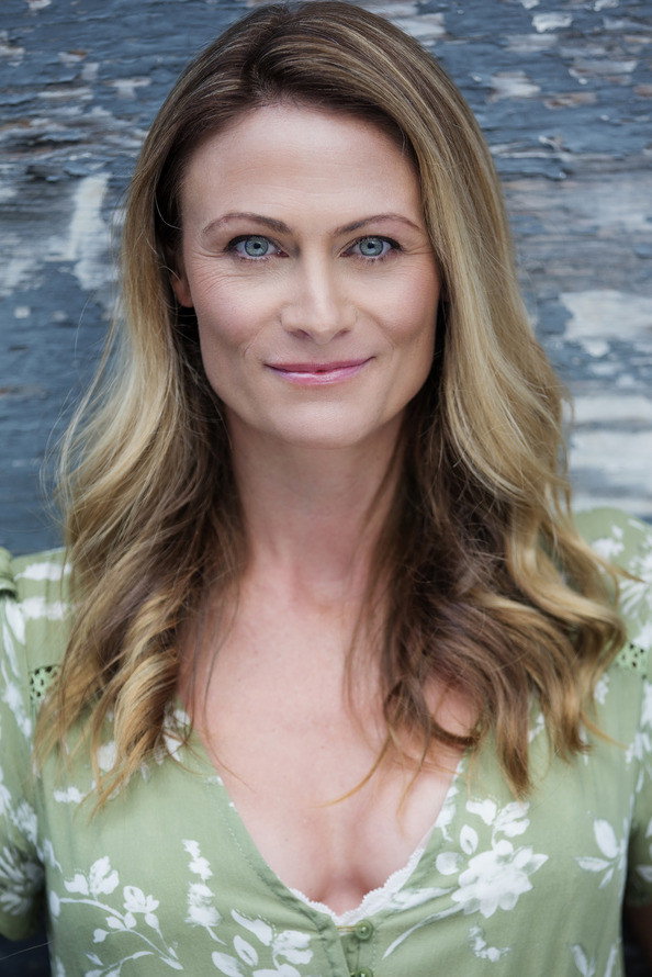 Carolyn Dante as Lara in Housekeeping