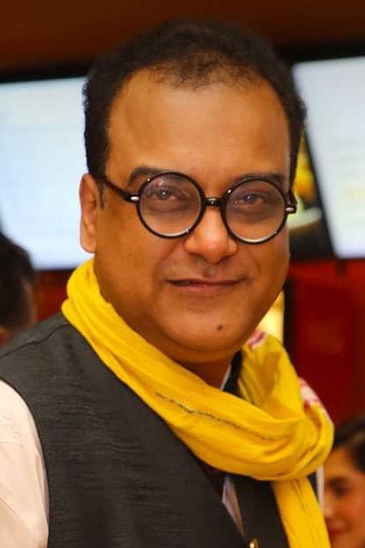 Sujan Mukherjee as Rupok in Takhan Teish