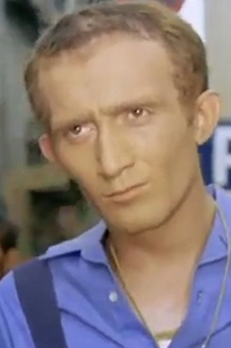 Ernesto Colli as Remengo in Permettete signora che ami vostra figlia?
