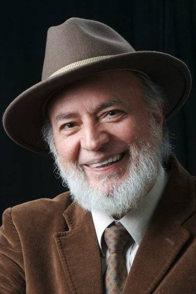 Humberto Dorado as Felipe Serrano in El amor es más fuerte
