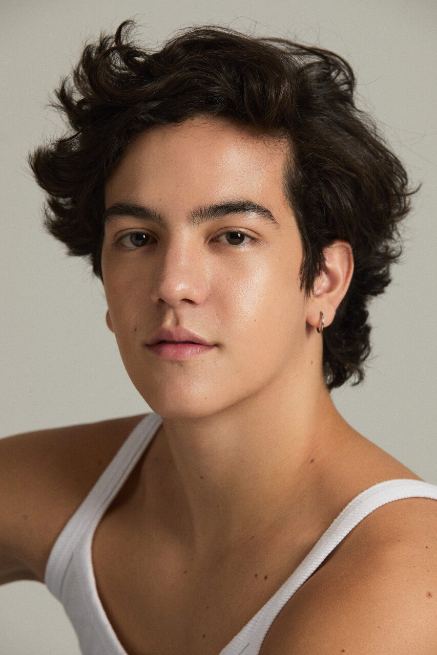 Cauã Martins as Edson in The Nightshifter