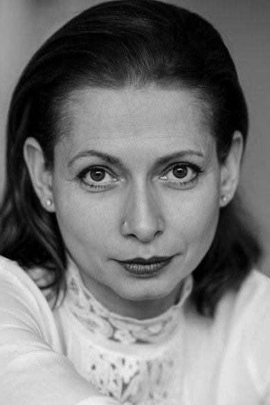 Gabriela Míčová as Eva Vlčková in Mamon