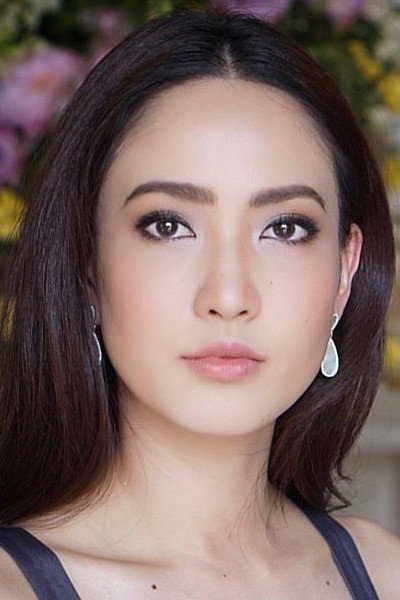 ณฐพร เตมีรักษ์ as Namfah Daranee in Six Characters