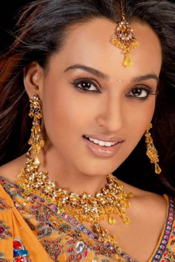 Reshmi Ghosh as Meenakshi in Tumse Milkar