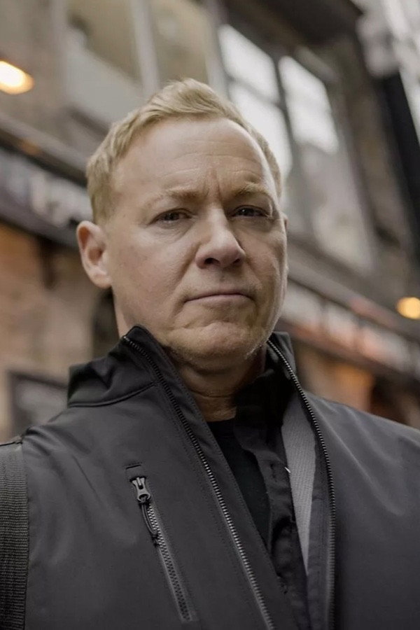 Chris Fleming as Himself in Dead Famous