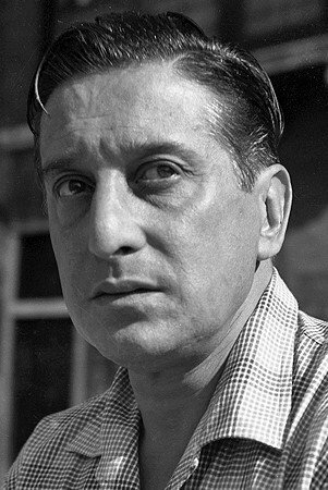 Giulio Stival as Il conte Rutelli, padre di Carlo in Yvonne of the Night