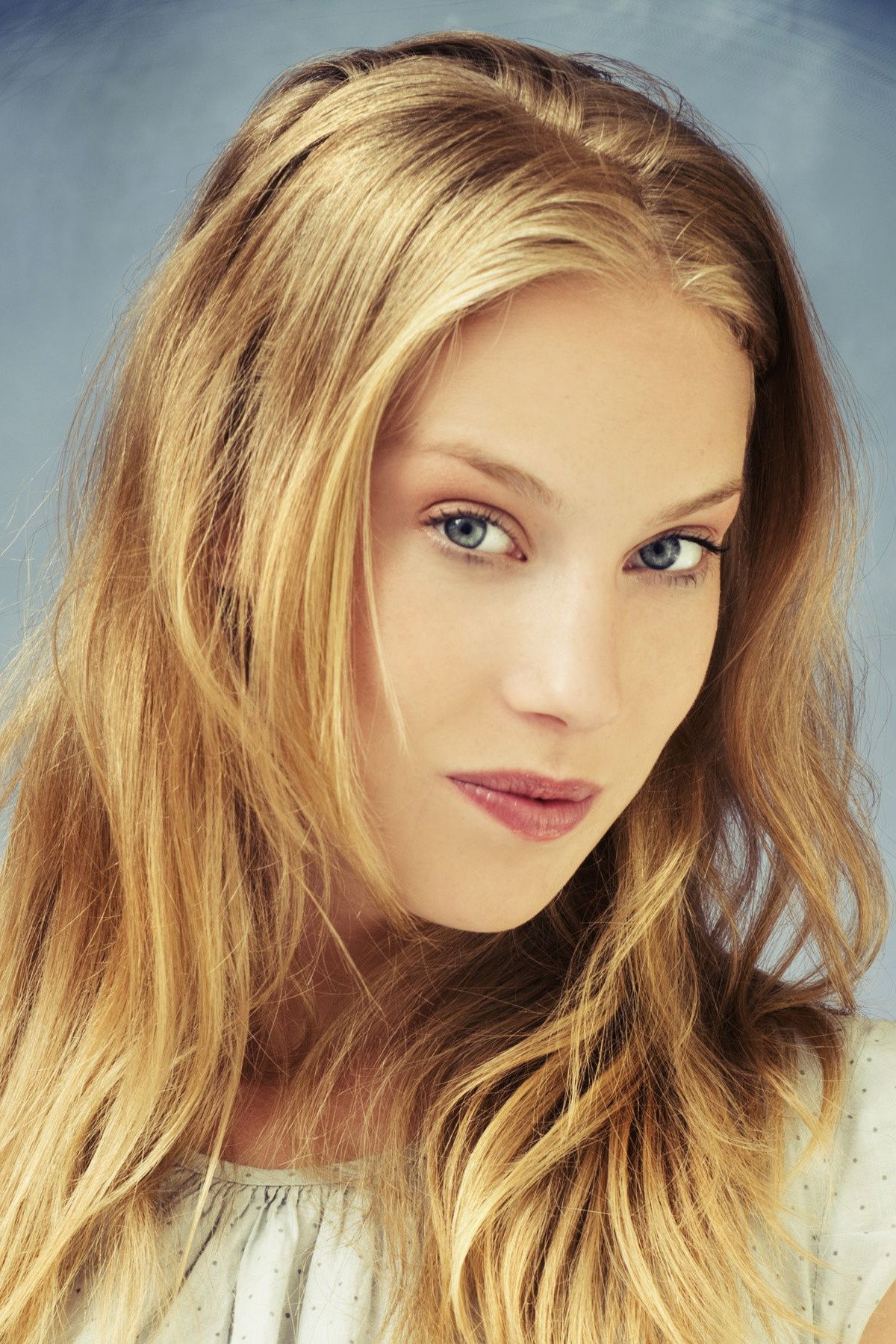Aneta Krejčíková as Olina in Zastřený hlas