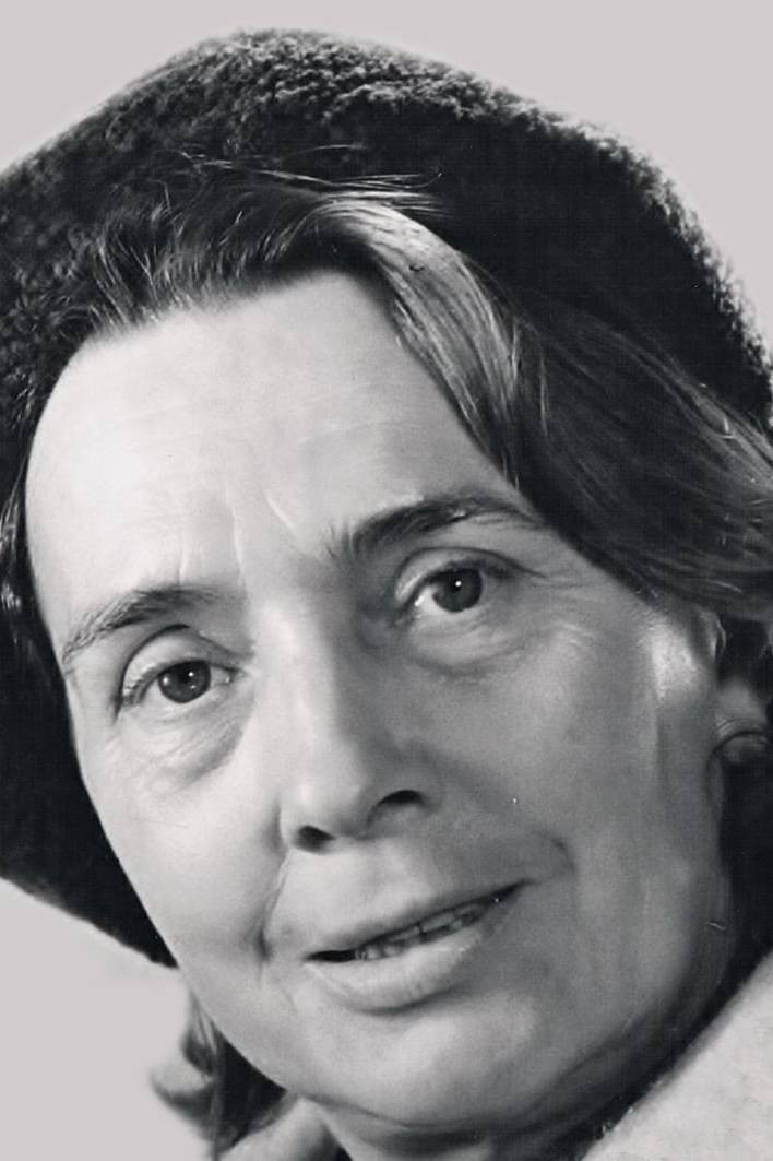 Elfriede Florin as Witwe in Mother Holly