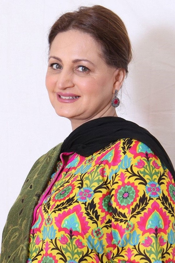 Laila Zuberi as Saabra in Bay Khudi