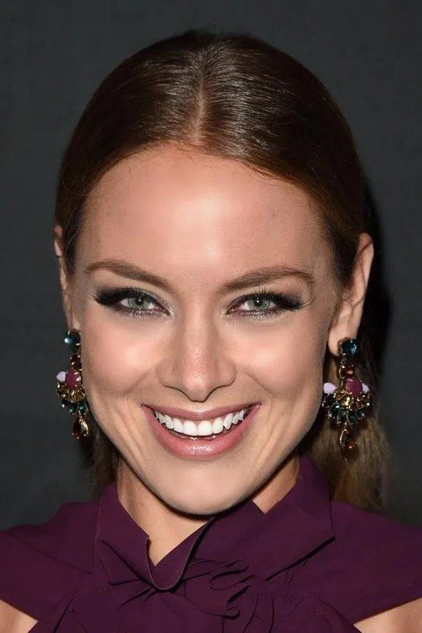 Rachel Skarsten as Elizabeth 'Bess' Laurence in Little Men