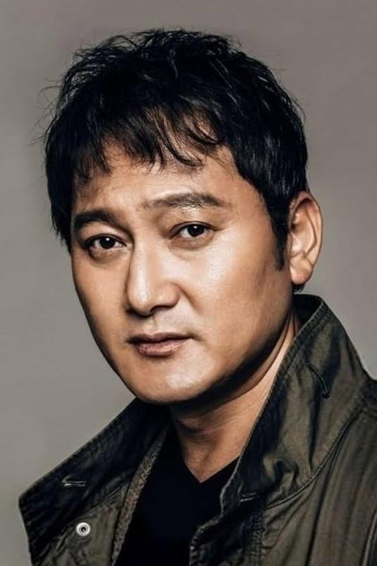 정만식 as Kim Joong-min in A Bloody Lucky Day
