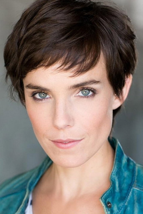 Carol Weyers as Anne Valdek in Harcelés