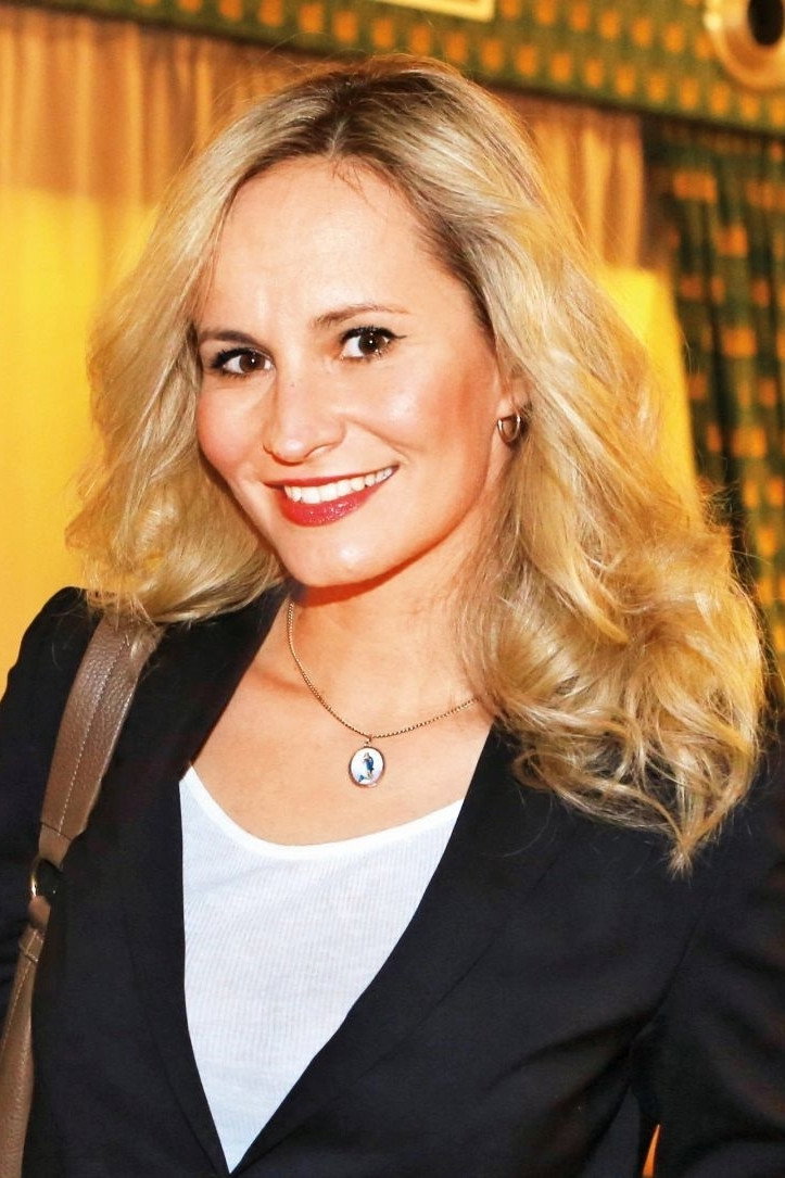 Monika Absolonová as Správkyně in Ach, ta láska nebeská…