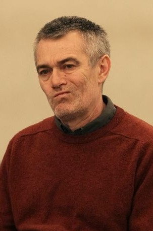 Terhes Sándor as Gyula in Bróker Marcsi
