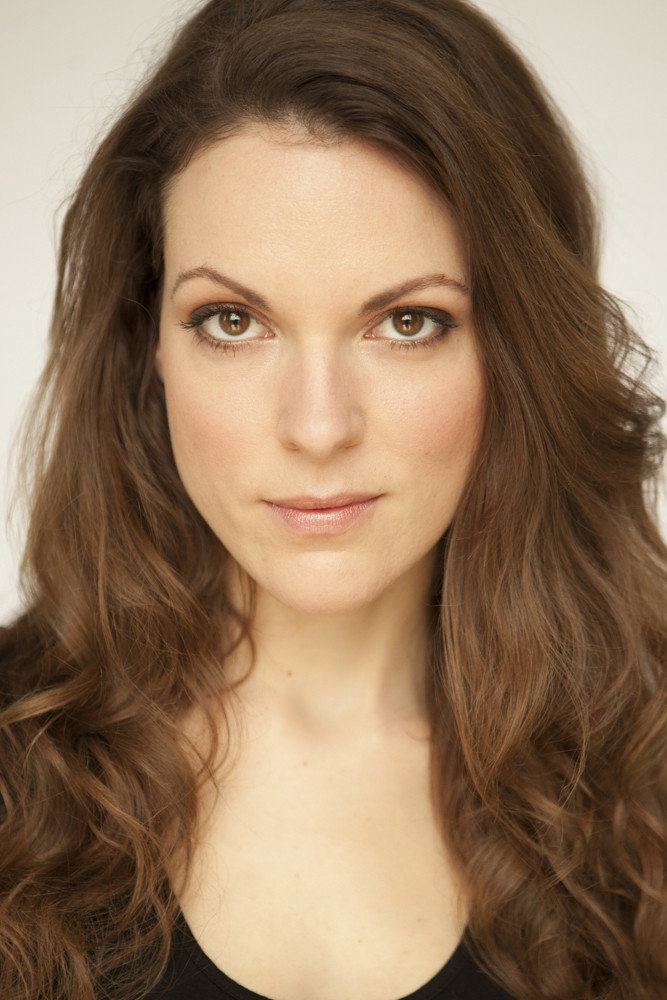 Rachel Graton as Justine in Ma mère