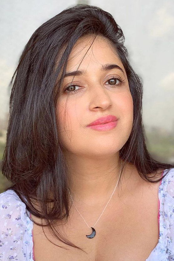 Neha Narang as Meenakshi Saxena in Shubh Vivah