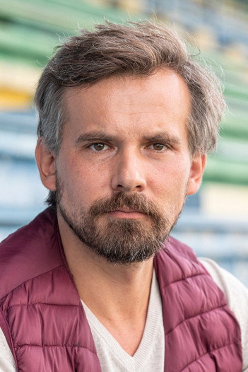 Thomas Kamenár as Evald Schnitzel/Evald Pálfy in New Life