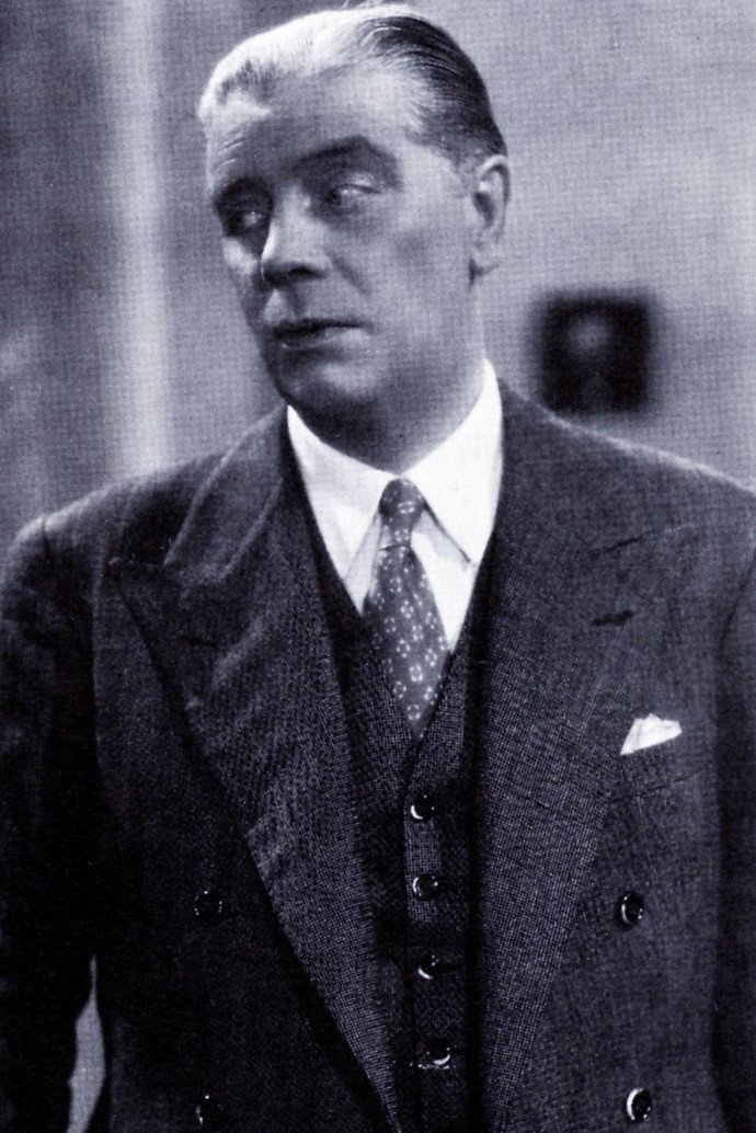 Carlo Micheluzzi as Il padre di Fabrizio in C'è sempre un ma!