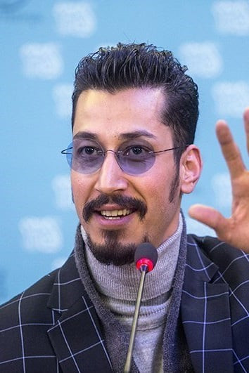 بهرام افشاری as Payam Makin in Red Square