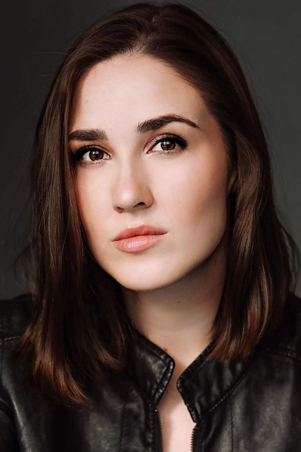 Sophie Bastelle as Mia in The Love Issue