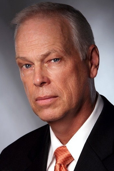 Richard Holden as Cop in The Grifters