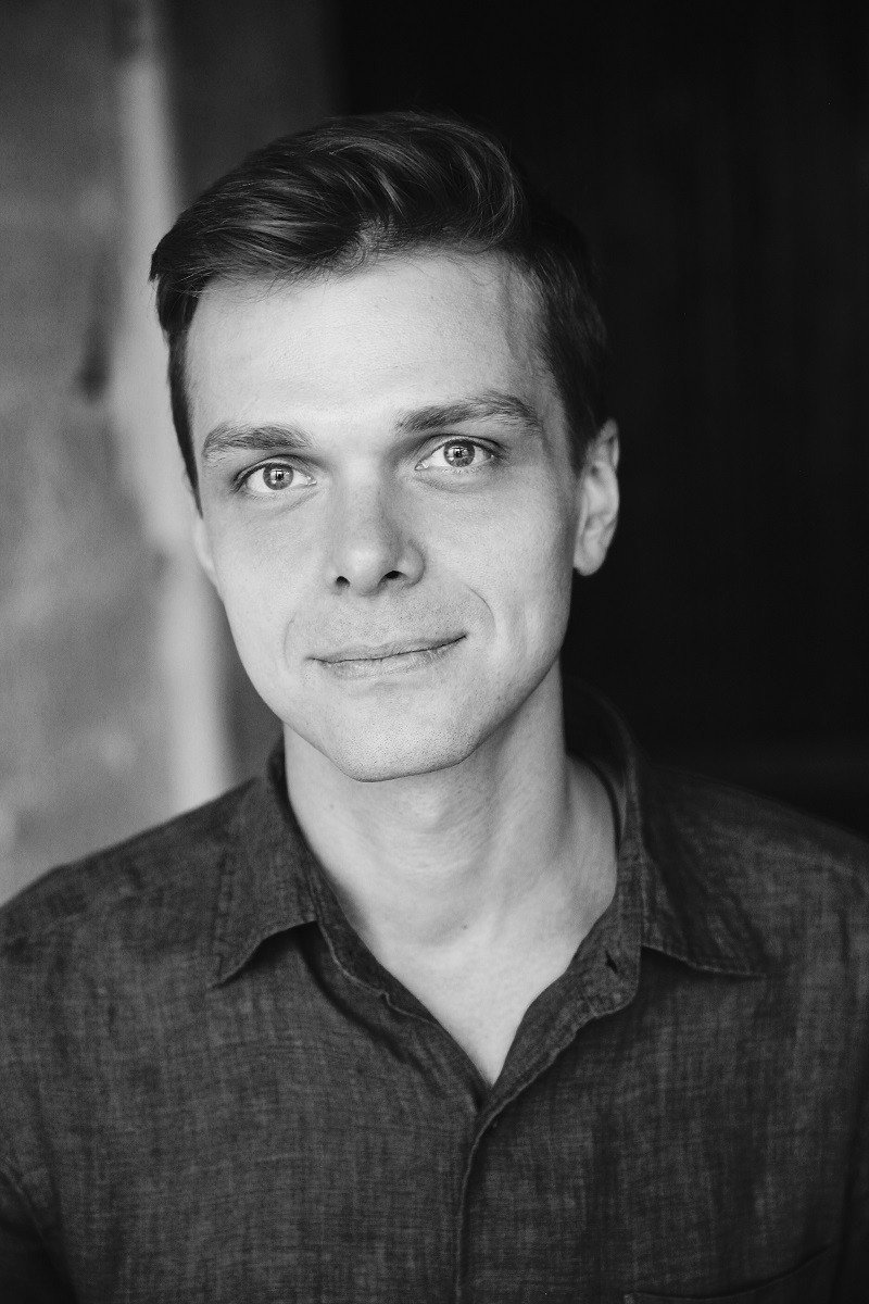 Sergey Sotnikov as мл.сержант Александр Круглов, командир экипажа танка 333 in Танки грязи не боятся