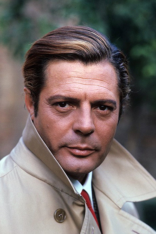 Marcello Mastroianni as Sergei (Sergio) in Prêt-à-Porter