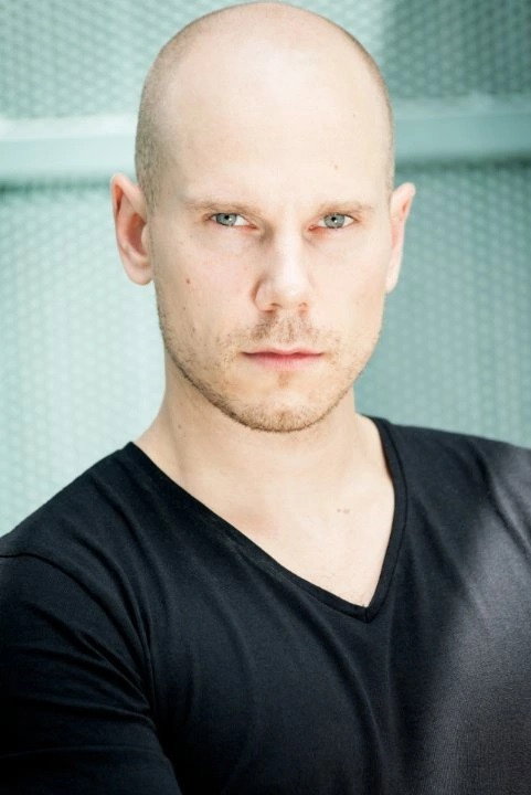 Jordan Schartner as Derren in Touchtone Midnight