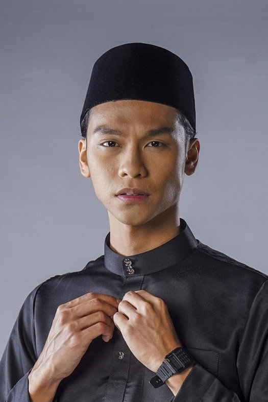Nadhir Nasar as sebagai Cikgu Hiragi in Kelas Tahanan Cikgu Hiragi