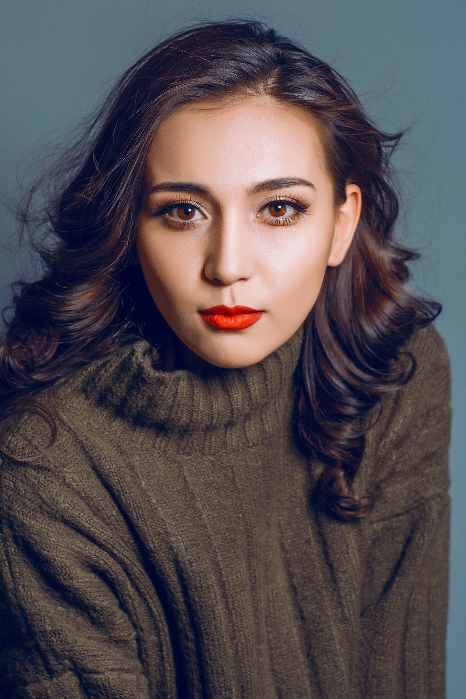 Zubayda Hasan as 阿娜尔罕 in Anar Pishti