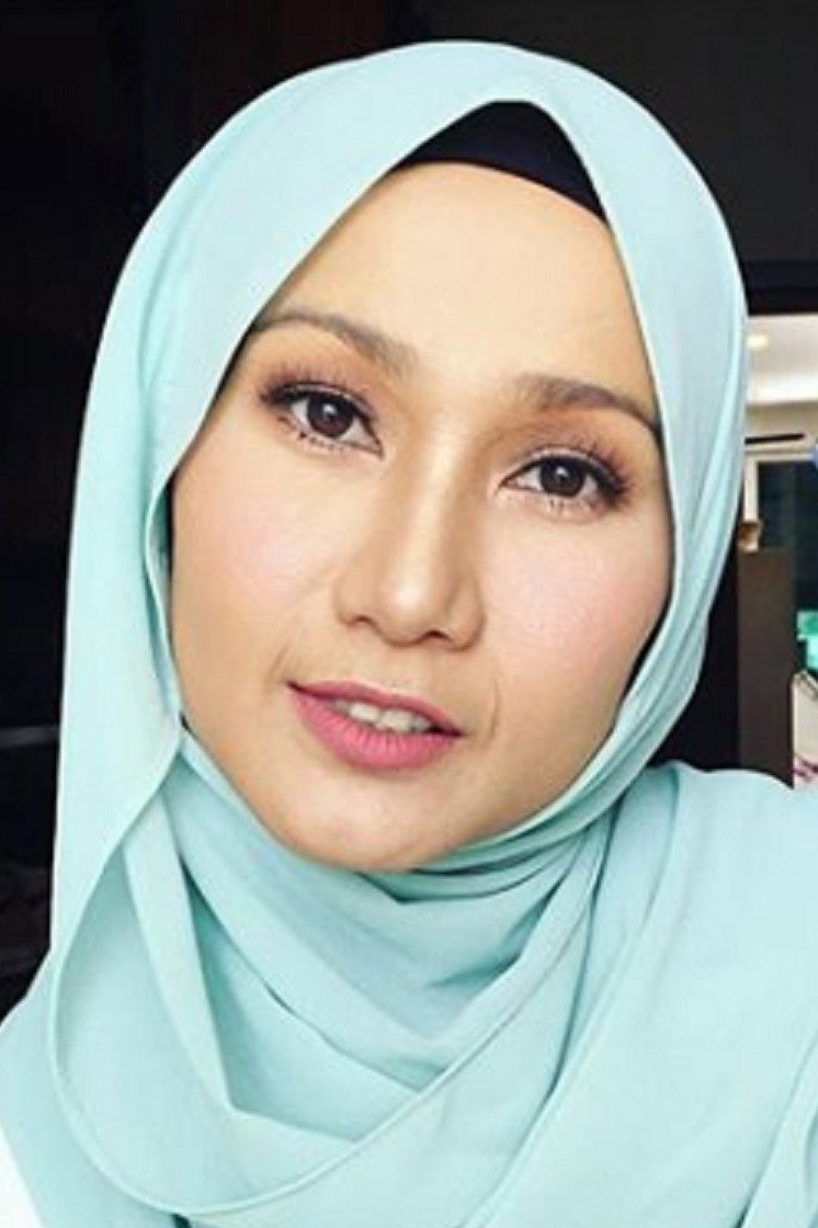 Amy Mastura as Suri/ Penanggal in Penanggal