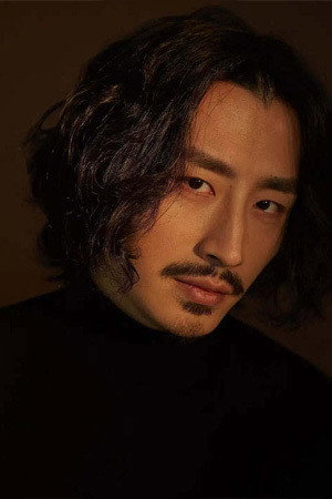 張皓然 as Yuan Bu in Fangs & Fury