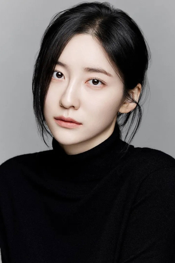 박지현 as Song Sa-Hee in Rookie Historian Goo Hae-Ryung